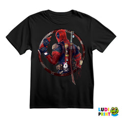 Holding His Own Hand With A Middle Finger - Deadpool - Majica