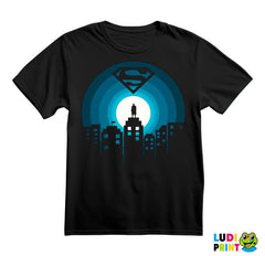 Silhouette Man In A Dark City At The Full Moon - Superman - Majica