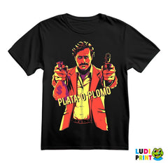 Plata O Plomo Pablo Escobar Holding A Gun And A Bag Of Money - Narcos - Majica