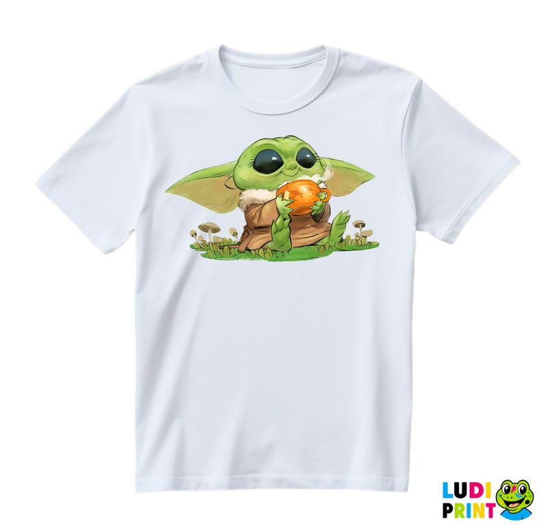 Baby Yoda Drinking Frog Tea - Yoda - Mandalorian - Star Wars - Majica