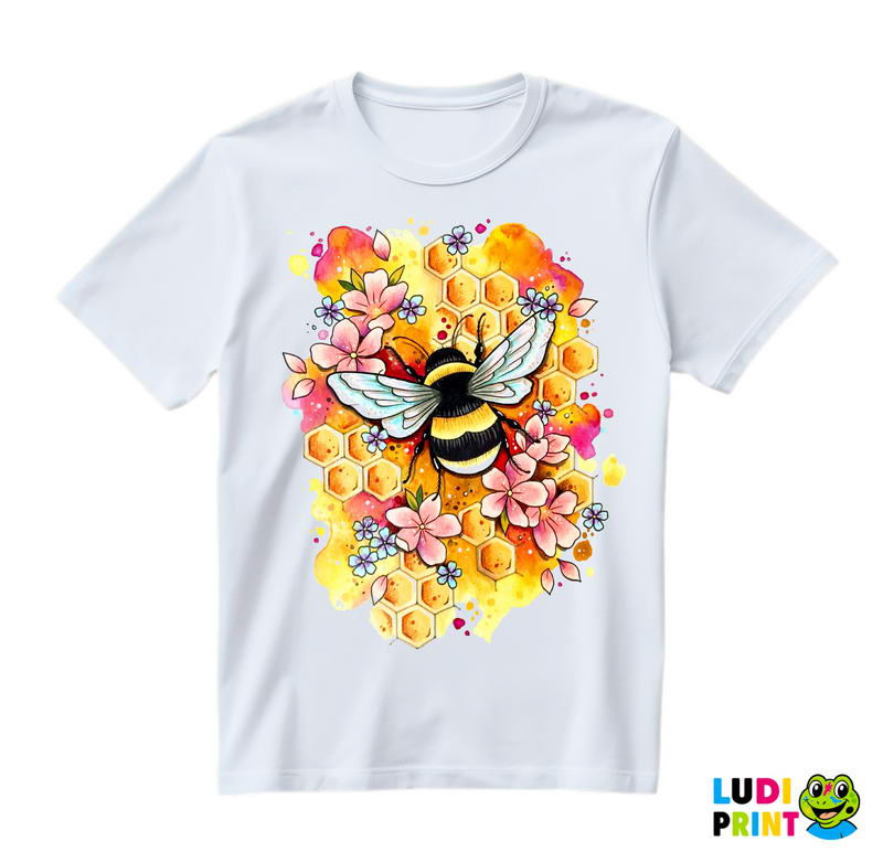 Bee On A Hive With Flowers - Životinje - Majica