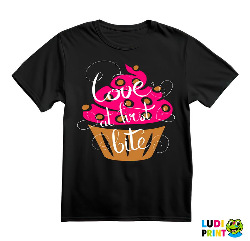 Love At First Bite - Cupcake - Hrana - Food - Majica