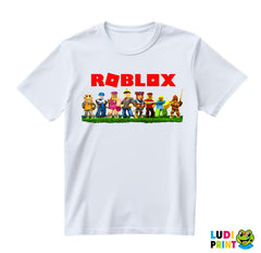 Group On The Grass - Roblox - Majica